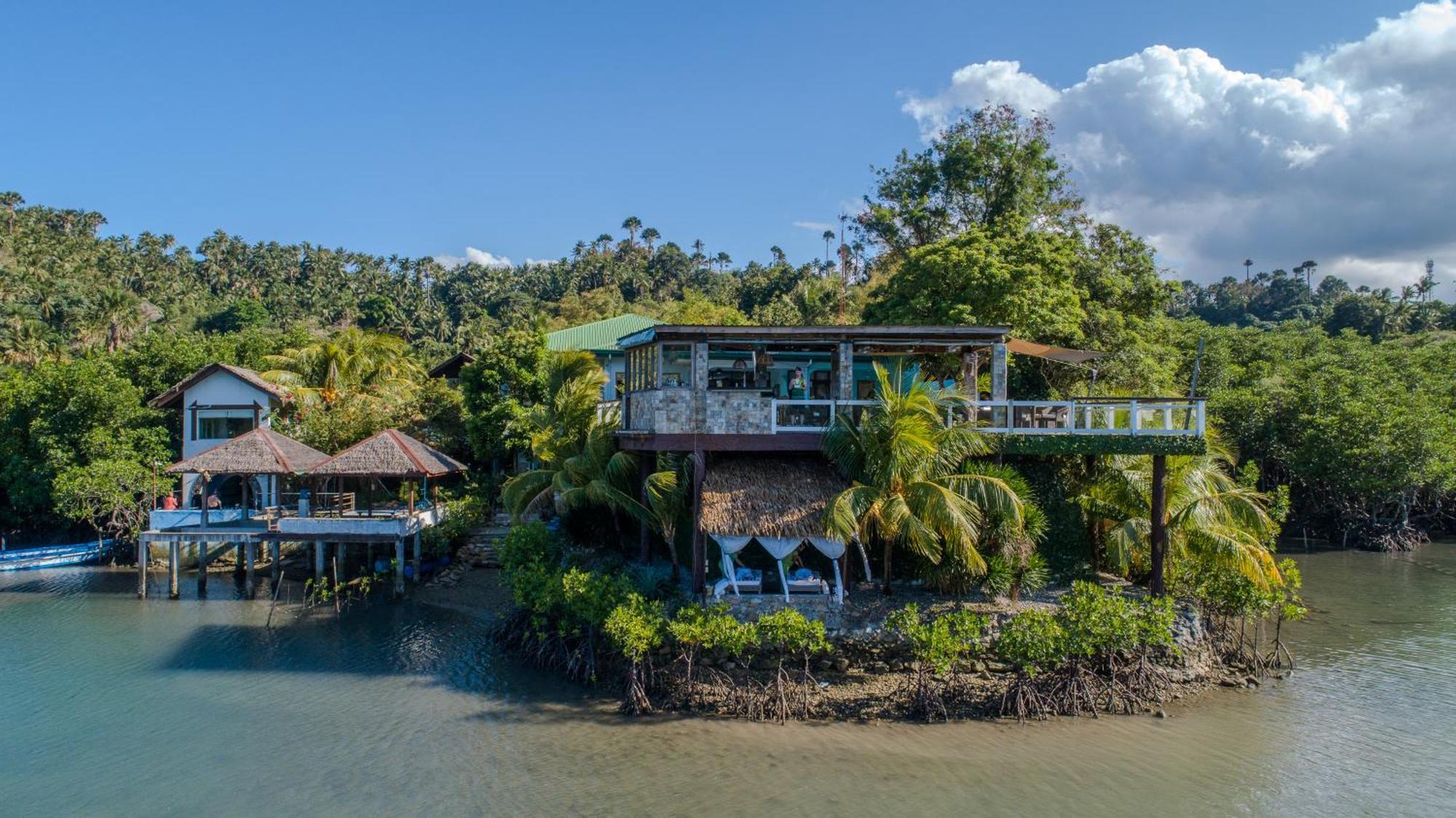 Edgewater Dive & Spa Resort Puerto Galera Exterior foto