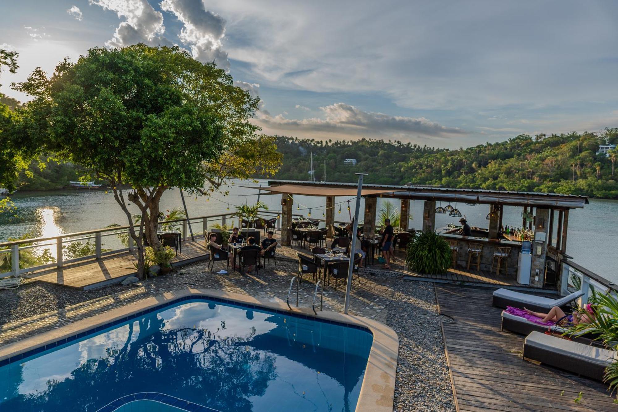 Edgewater Dive & Spa Resort Puerto Galera Exterior foto
